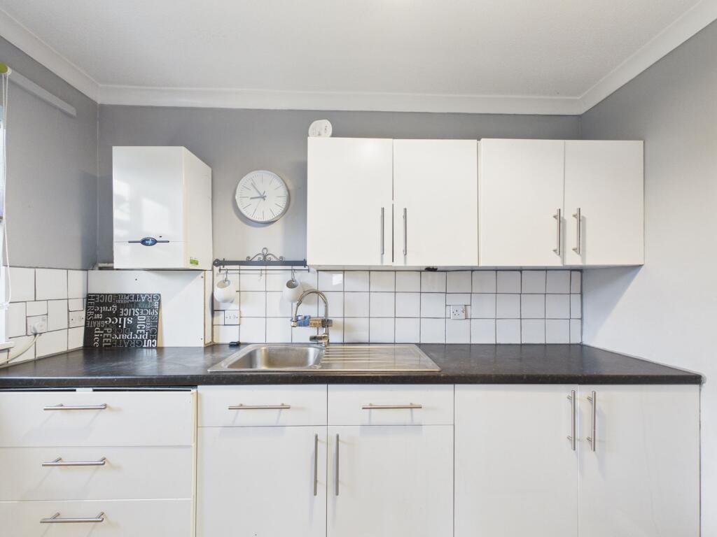 Apartment in Reading, Lower Earley, Earley - View 3