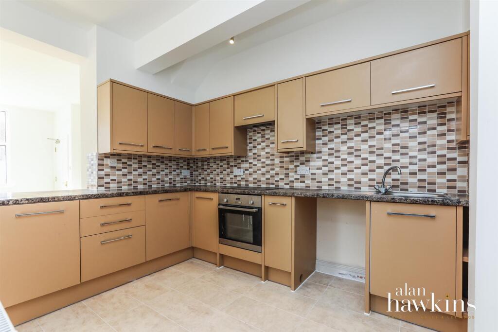 70 Pavenhill, Purton, Swindon photo 4