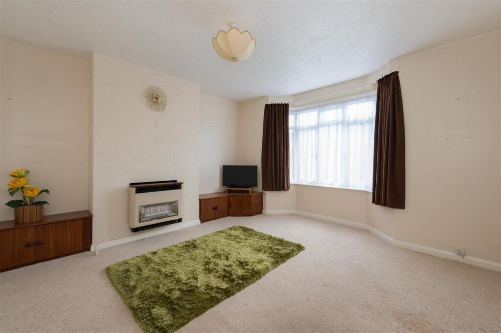 Fir Tree Close, Rough Common photo 2