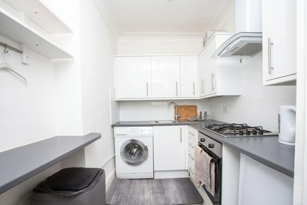 Apartment in Ilford - View 5