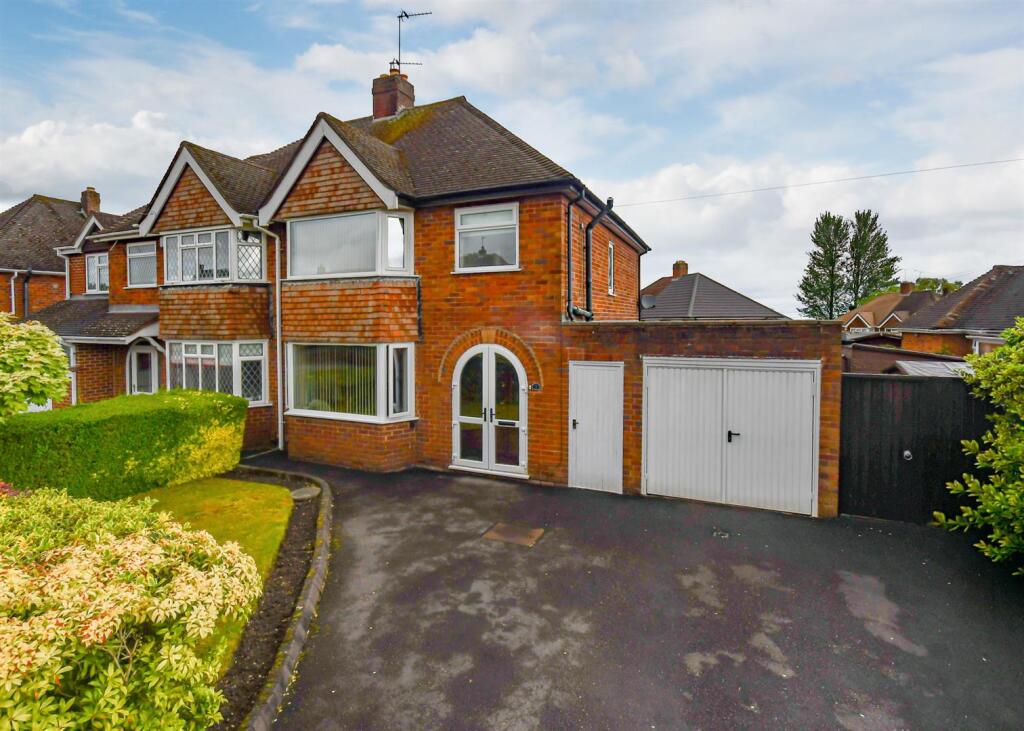 3-bed semi-detached on Ridgeway Drive, Wolverhampton, £325,000