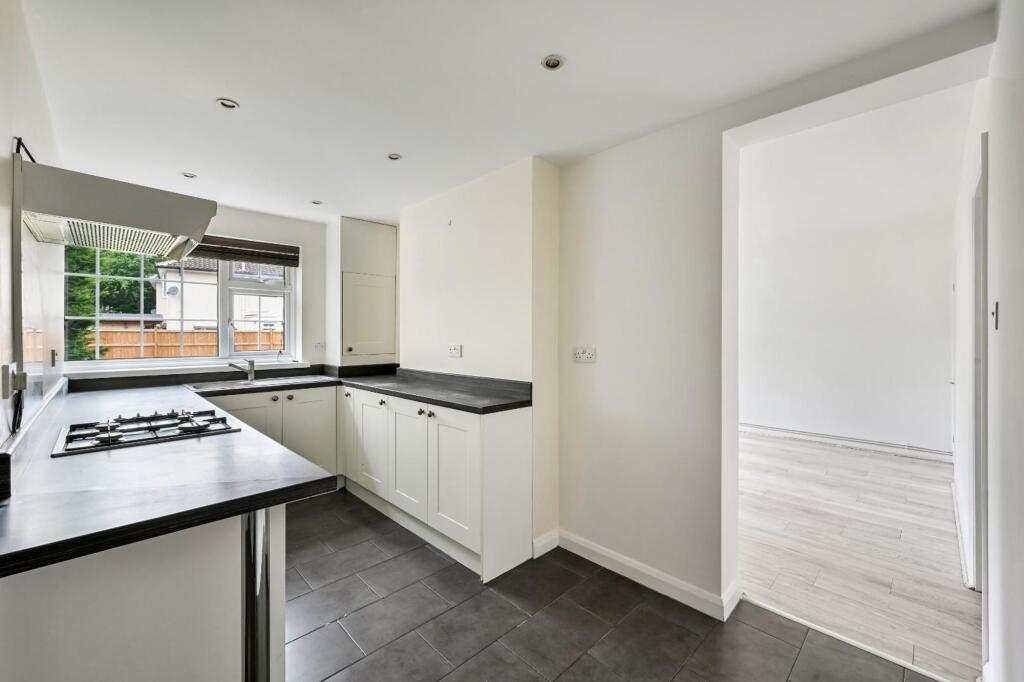 Apartment in Reigate and Banstead, Banstead - View 4