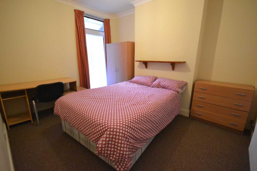 Main image of property: Basingstoke Road, Reading, Berkshire, RG2 0ET