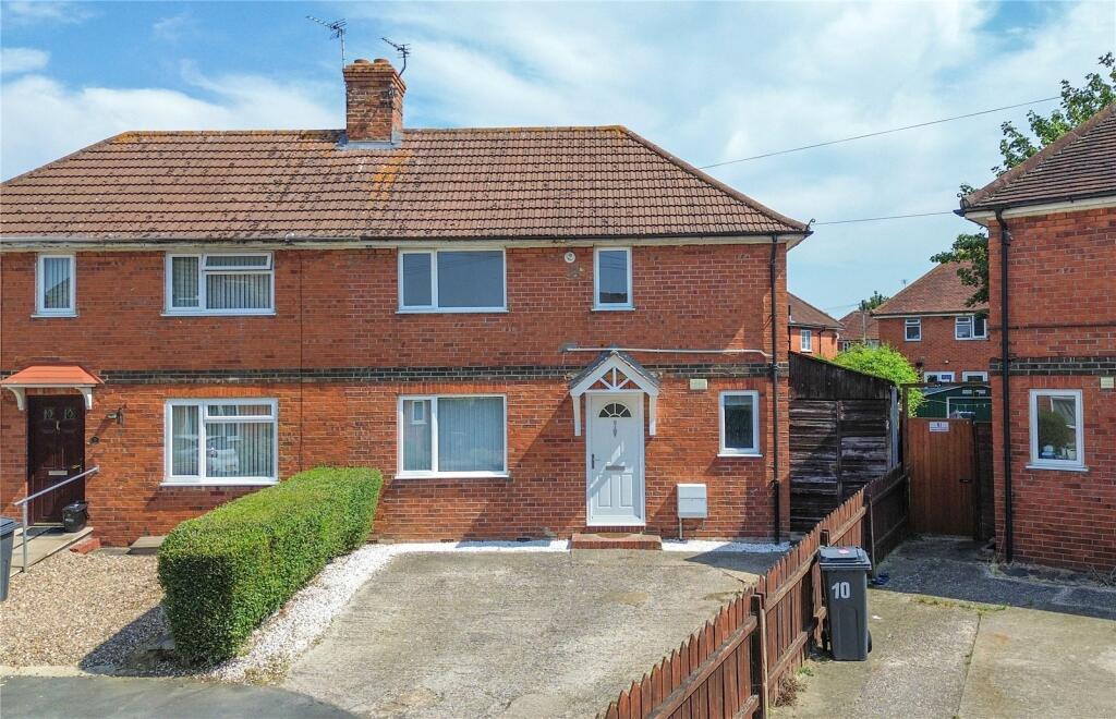 Main image of property: Templeton Gardens, Reading, Berkshire, RG2