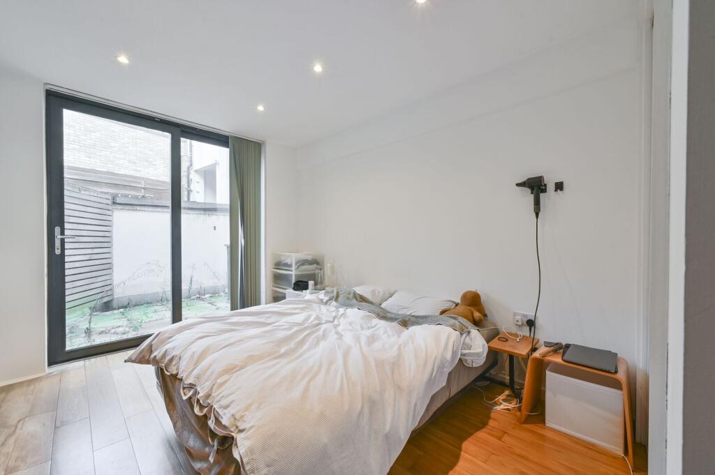 Apartment in London - View 3