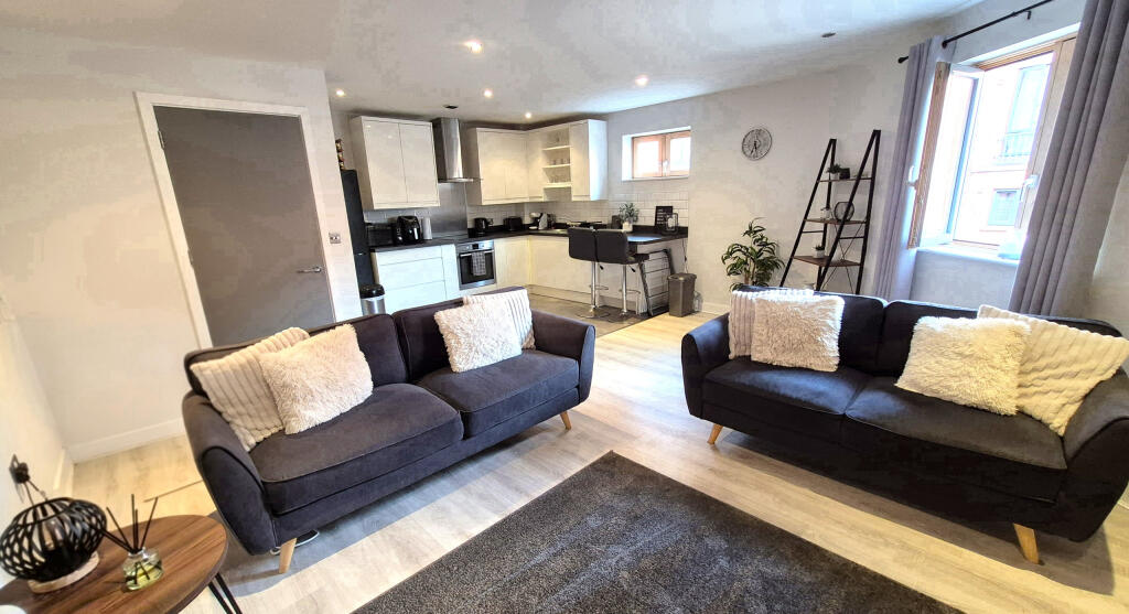 Apartment in Cheshire, City of Chester - View 5