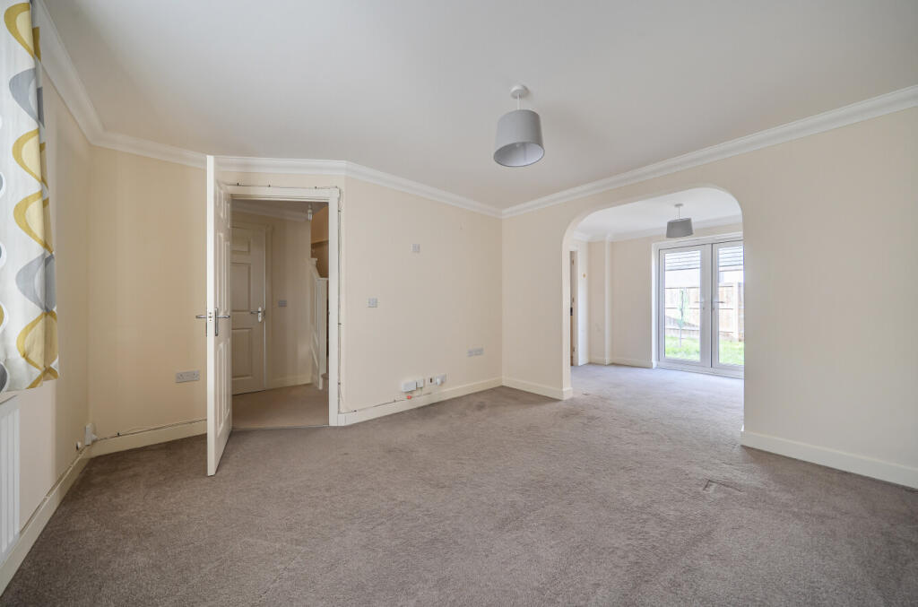 Dolina Road, Haydon End, Swindon, SN25 photo 3