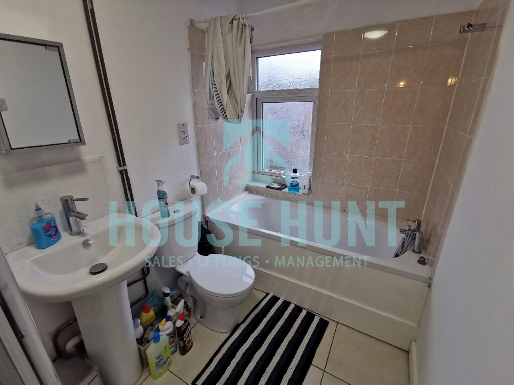 6 bedroom terraced house for rent