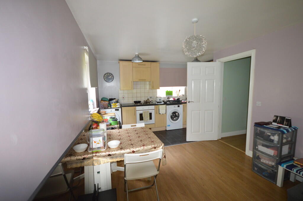 Apartment in Kettering, North Northamptonshire - View 3