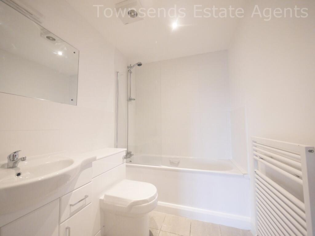 Apartment in Watford - View 4