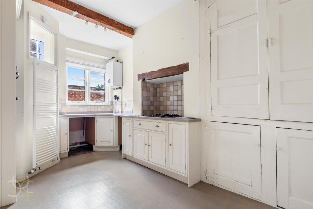 House in Worcester - View 5