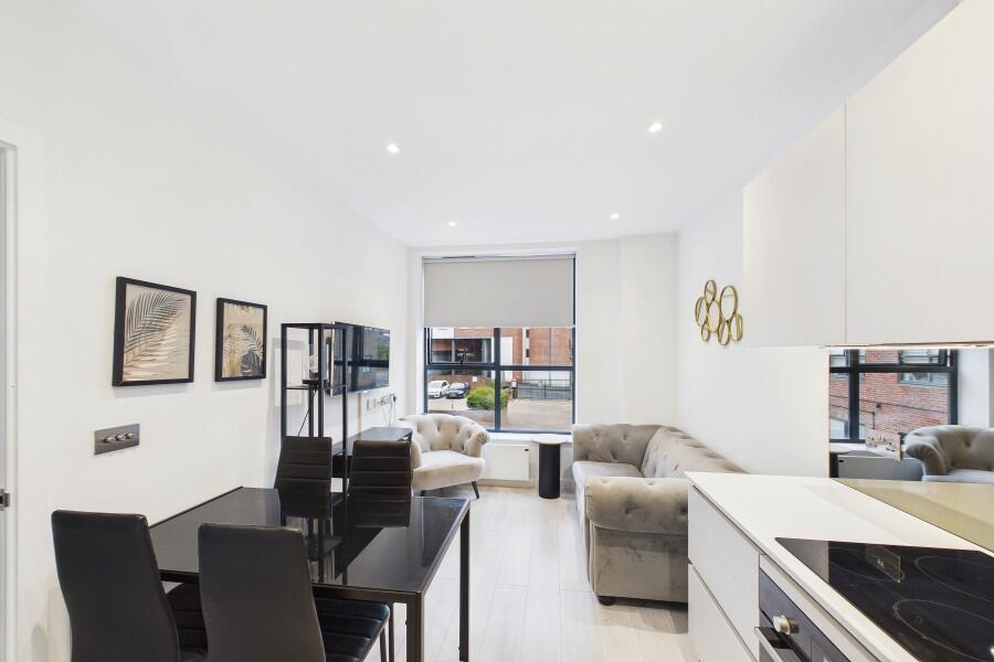Apartment in Surrey Heath, Surrey - View 2