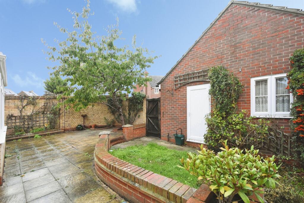 Samuel Manor, Chelmer Village, Chelmsford photo 3