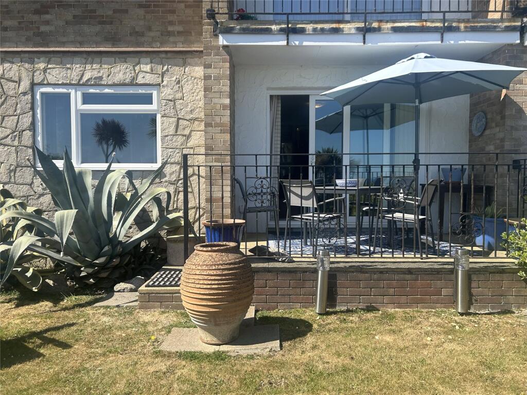 2-bed apartment on Zig Zag Road, Ventnor, Isle of Wight, £245,000