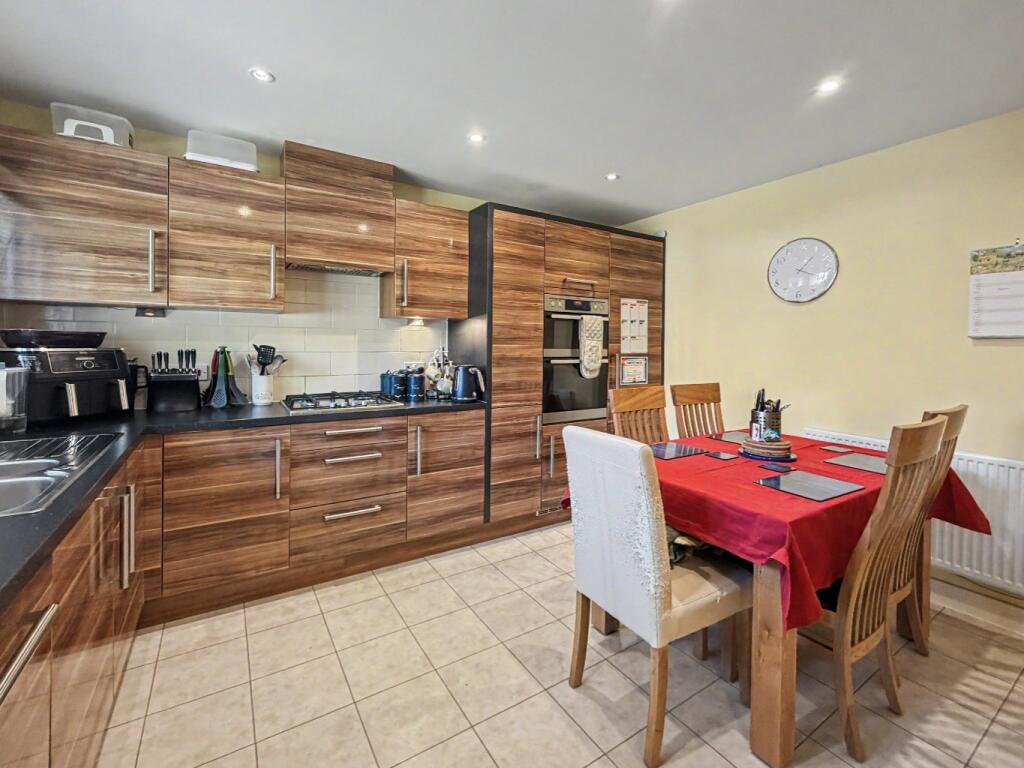 House in Daventry, West Northamptonshire - More