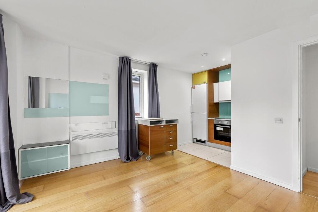 Apartment in London - More