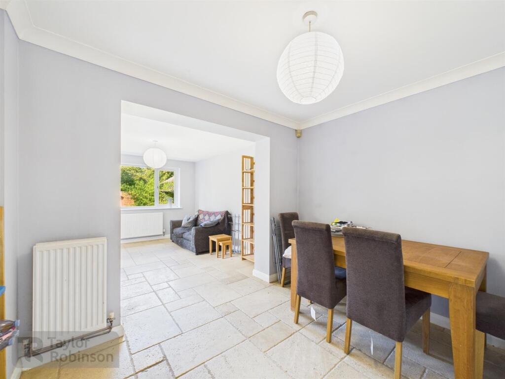 House in Crawley, Maidenbower, Worth - More