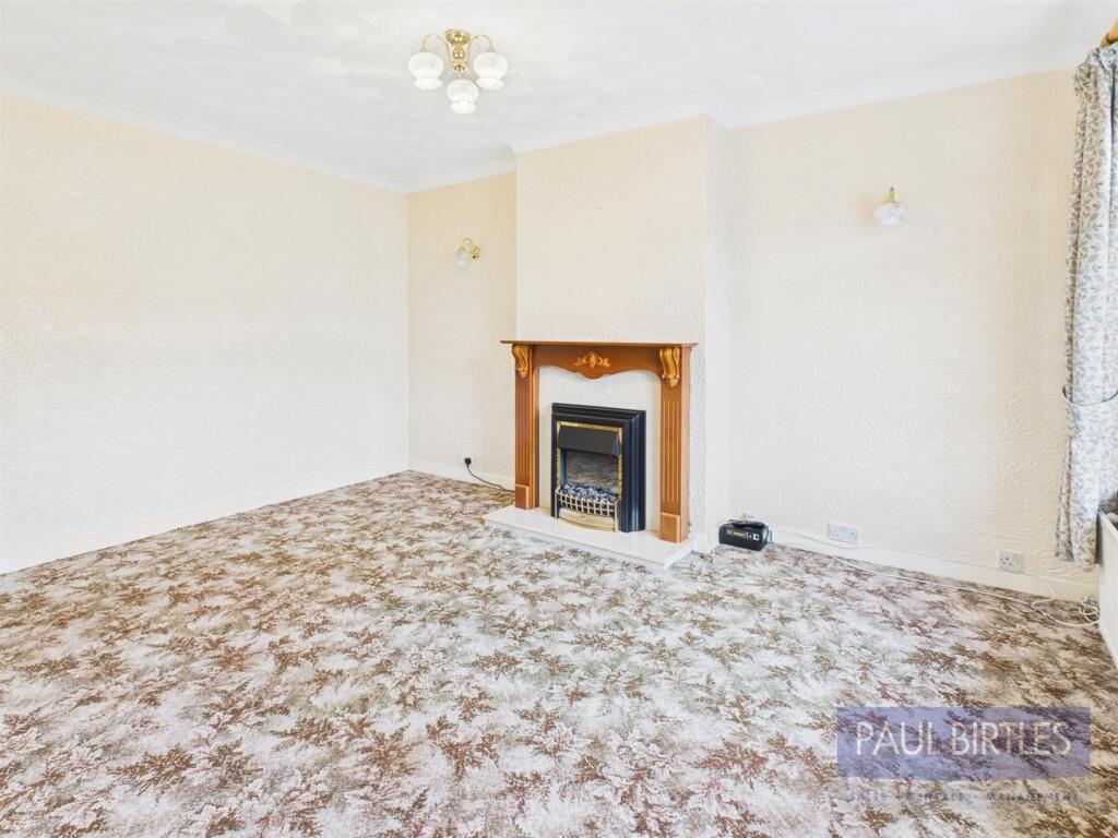 Yew Tree Drive, Davyhulme, Trafford, M41 8QF photo 4