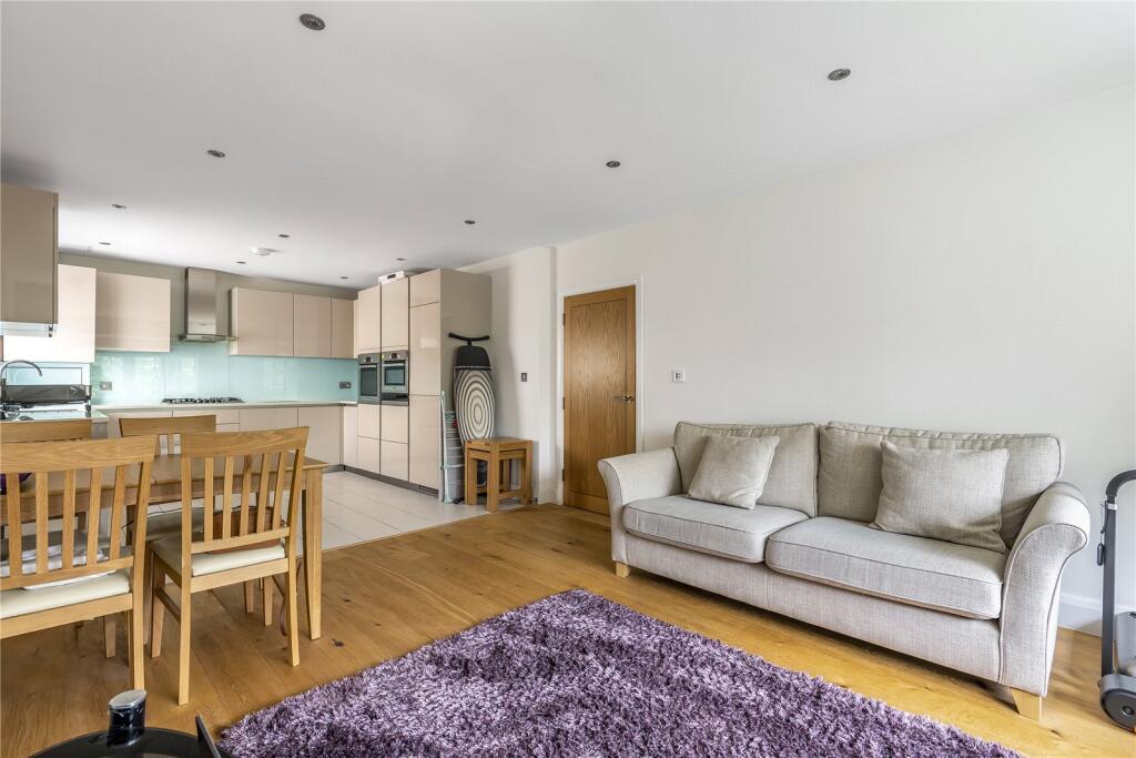 Swakeleys Road, Ickenham, Uxbridge photo 2