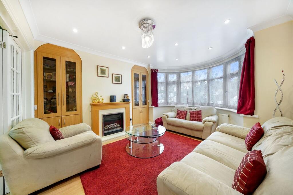 Village Way, Pinner, HA5 photo 2