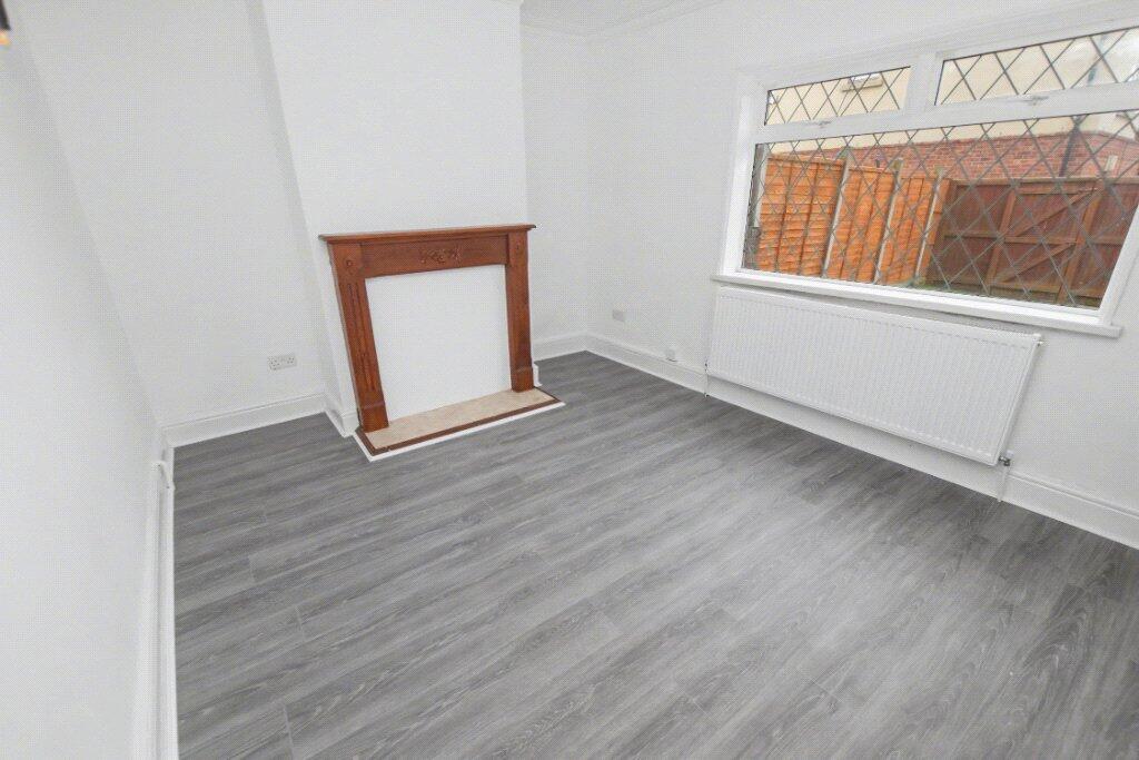 Tong Road, Leeds, West Yorkshire photo 4