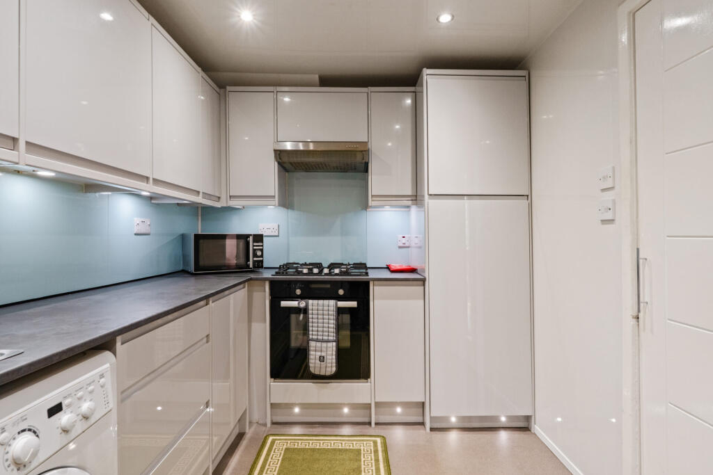 House in Paisley, Renfrewshire - More