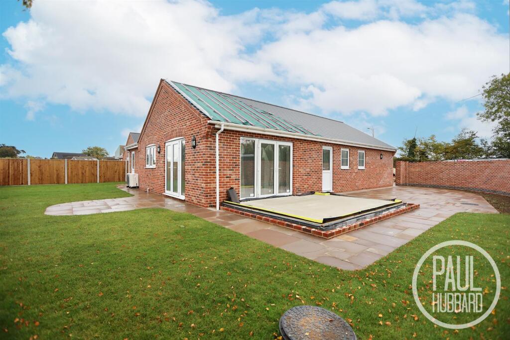 3-bed bungalow on Beccles Road, Lowestoft, NR33, £425,000