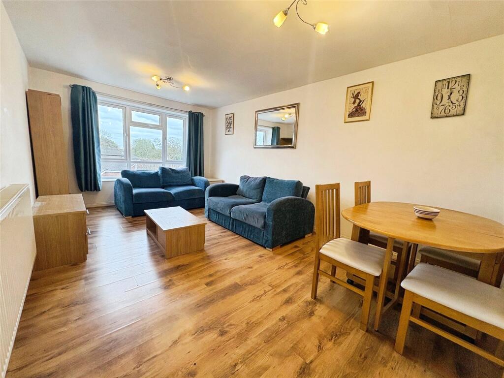 Apartment in Warwick, St John's, Kenilworth - View 2
