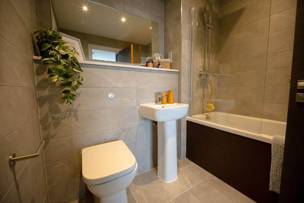 6% Projected Rental Yields | Embankment Exchange, Manchester – Spacious 1 Bed, Ready-Made Investment photo 3