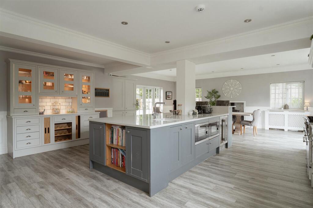 House in Reigate and Banstead, Merstham - View 4