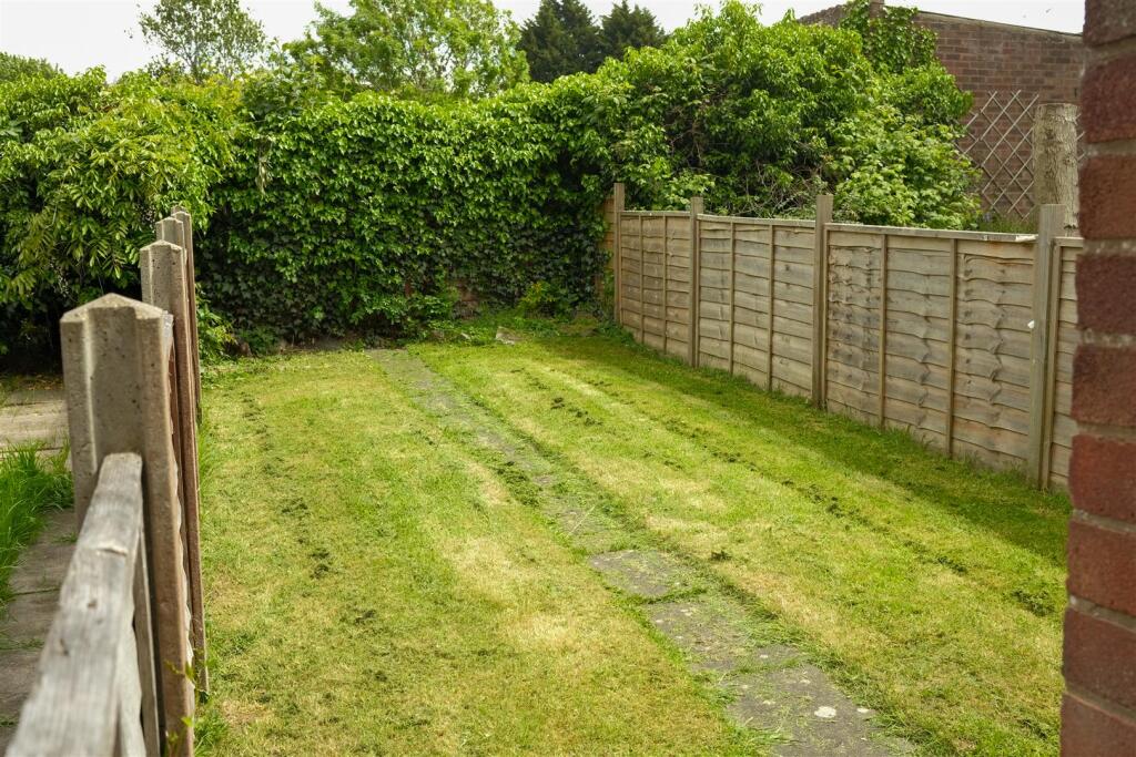 Apartment in Coventry, Stonehouse Estate, Tollbar End - View 6