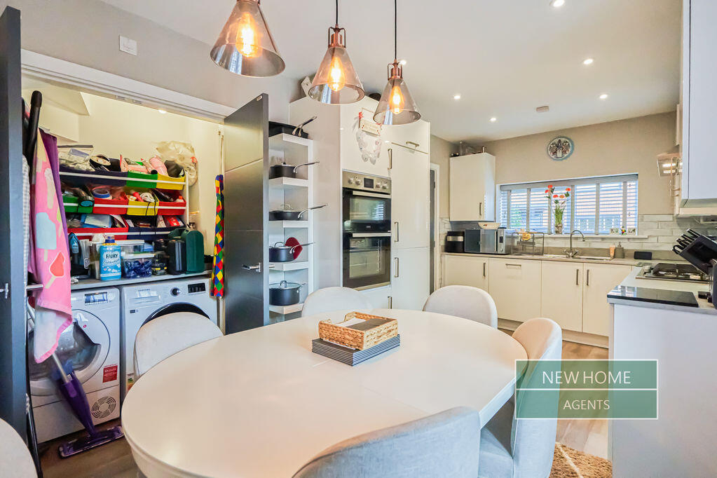 House in East Staffordshire, Uttoxeter - More