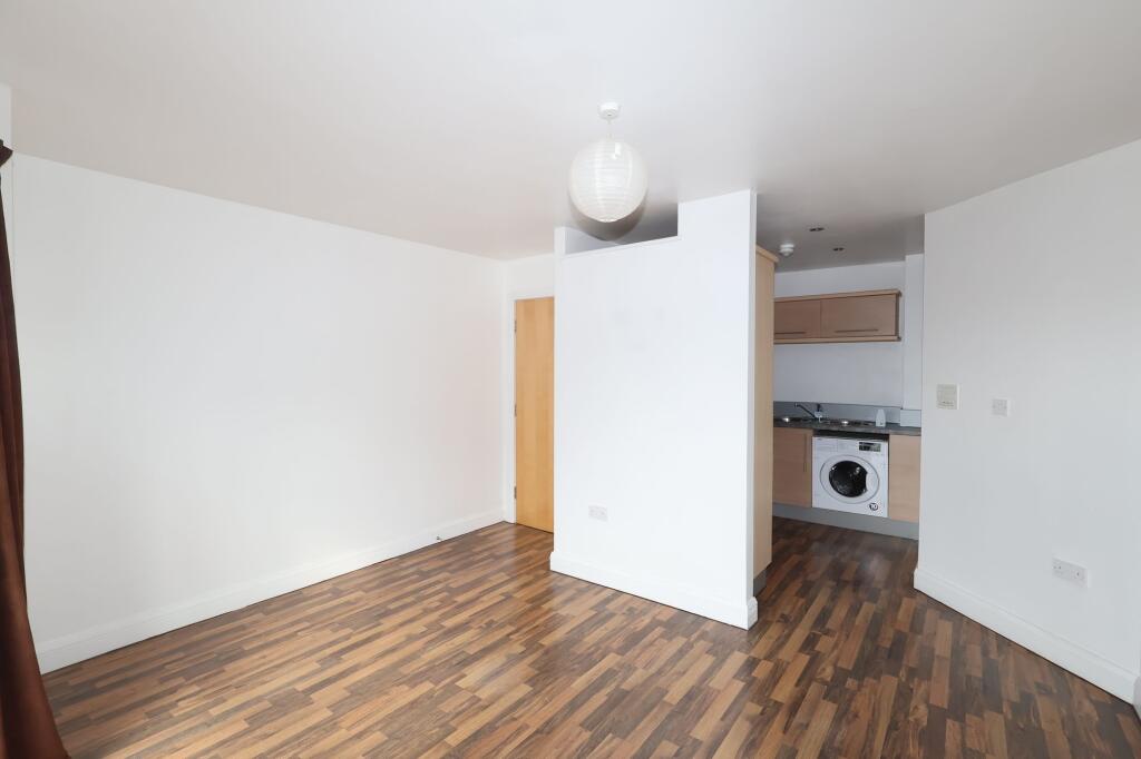 Apartment in Manchester, Whalley Range - View 5