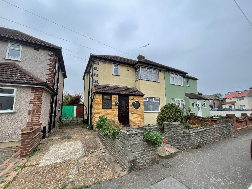 3-bed semi-detached on St Andrews Avenue, Elm Park, Hornchurch, Essex, RM12 5DU, £475,000