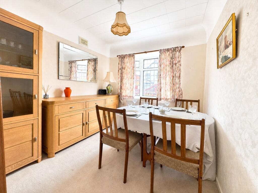 House in Wirral, Pensby - More