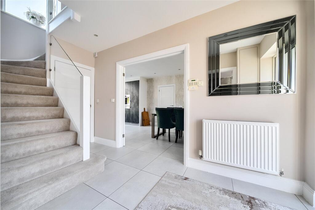 Gladstone Road, Farnborough Village photo 3