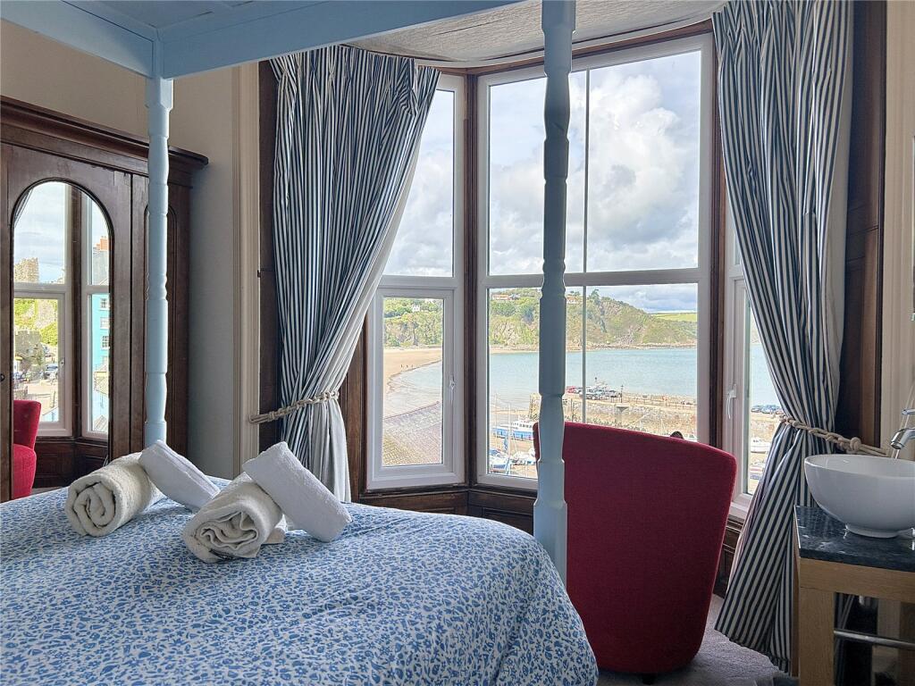 Apartment in Swansea - More