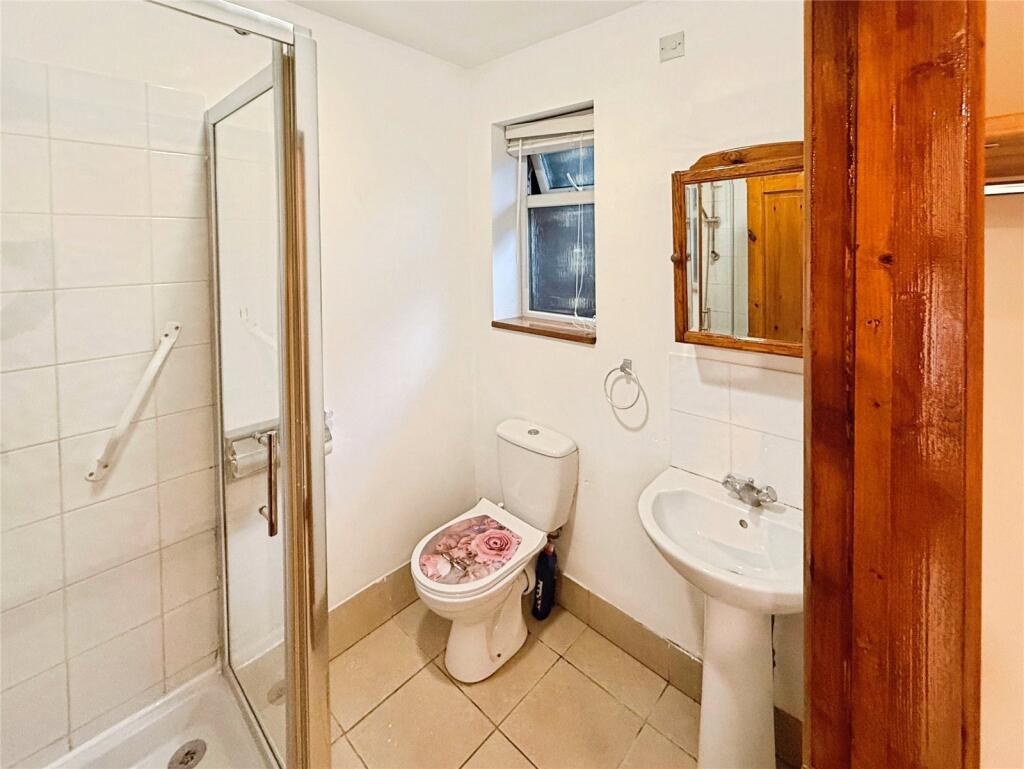 House in Surrey Heath, Bagshot Green, Windlesham - View 4