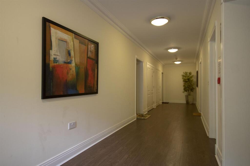 Apartment in Redhill - View 5