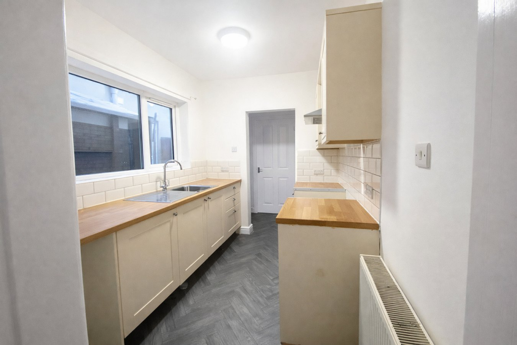 Duke Street, Creswell, WORKSOP, S80 photo 4