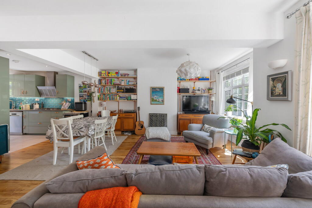 Main image of property: Fieldview, Earlsfield, SW18