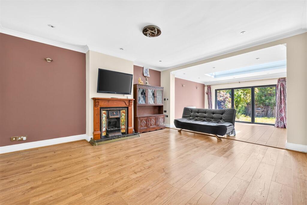 House in Ilford, Redbridge - View 2