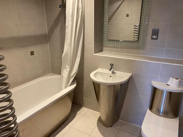 Apartment in Cardiff, Castle - View 5