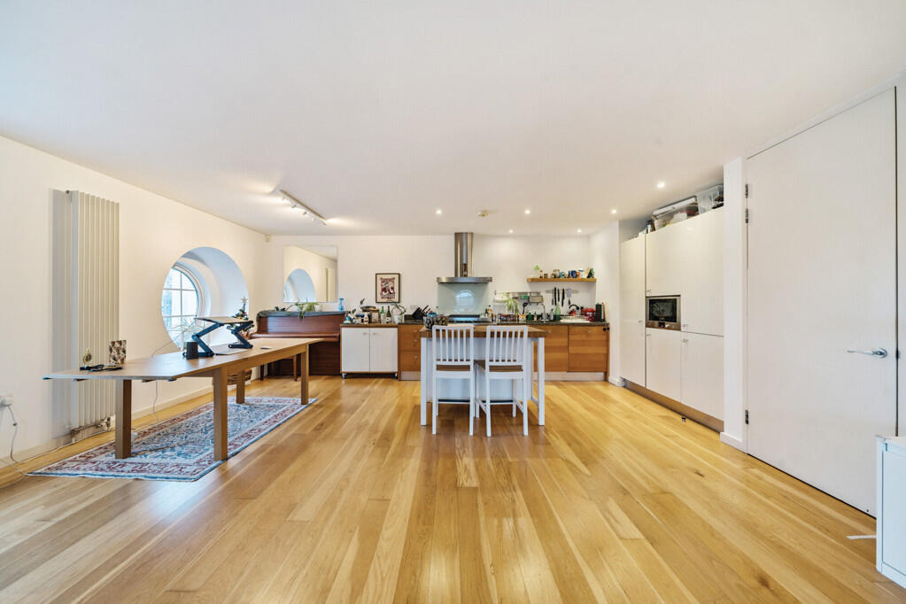 Apartment in London, Royal Borough of Greenwich - More