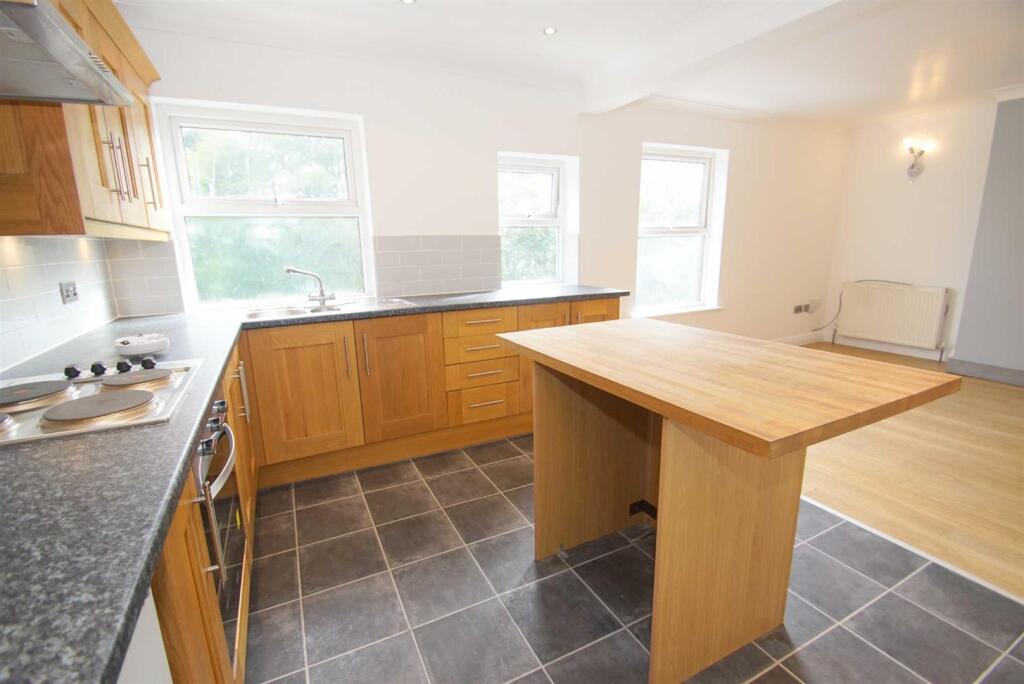 Apartment in Leeds, West Yorkshire - View 4