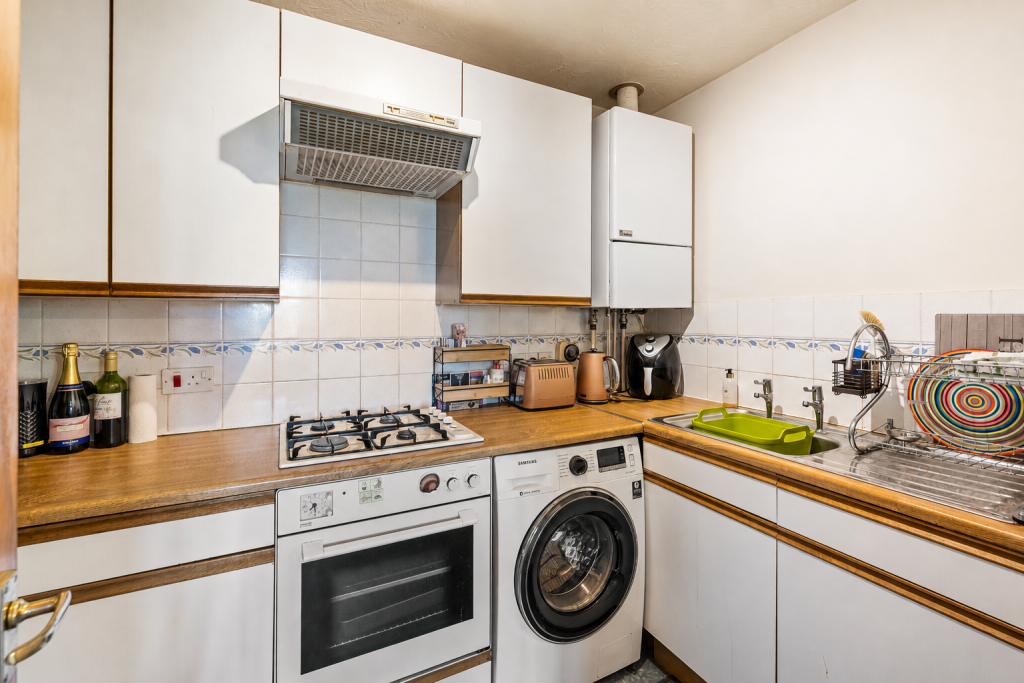 Apartment in Kingston upon Thames - More