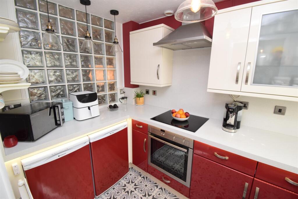 Hackett Close, Ashby-De-La-Zouch photo 3