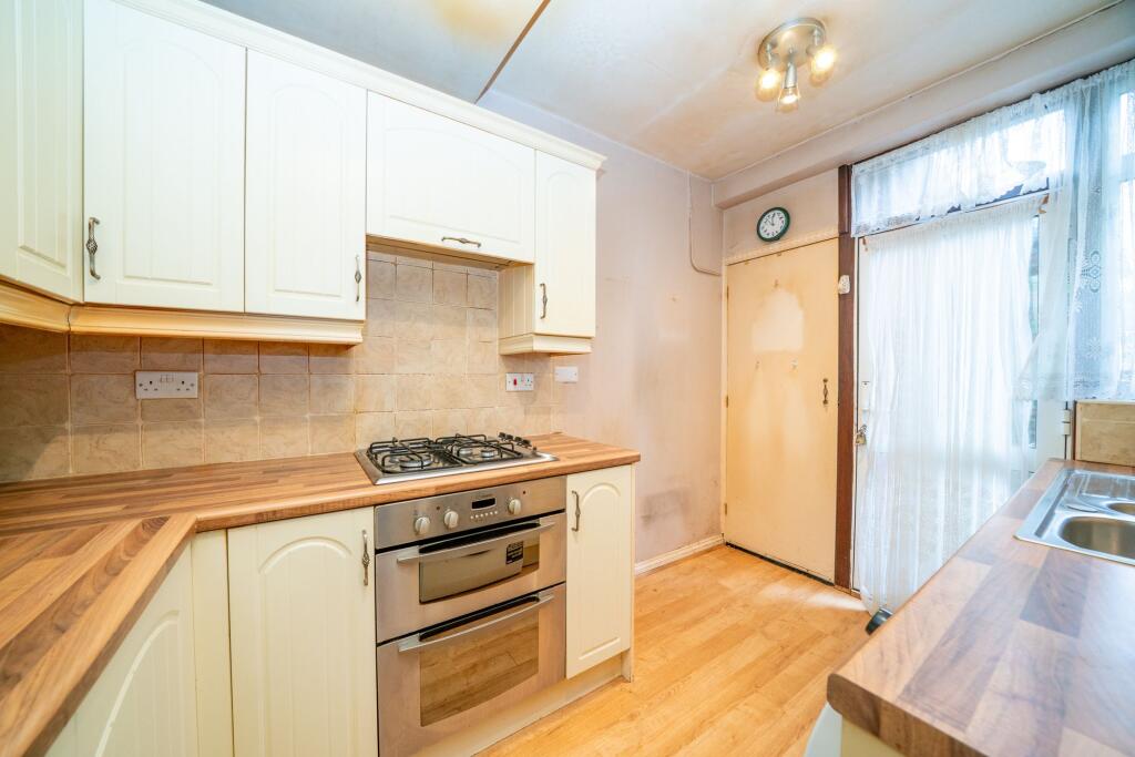 House in Luton - View 4
