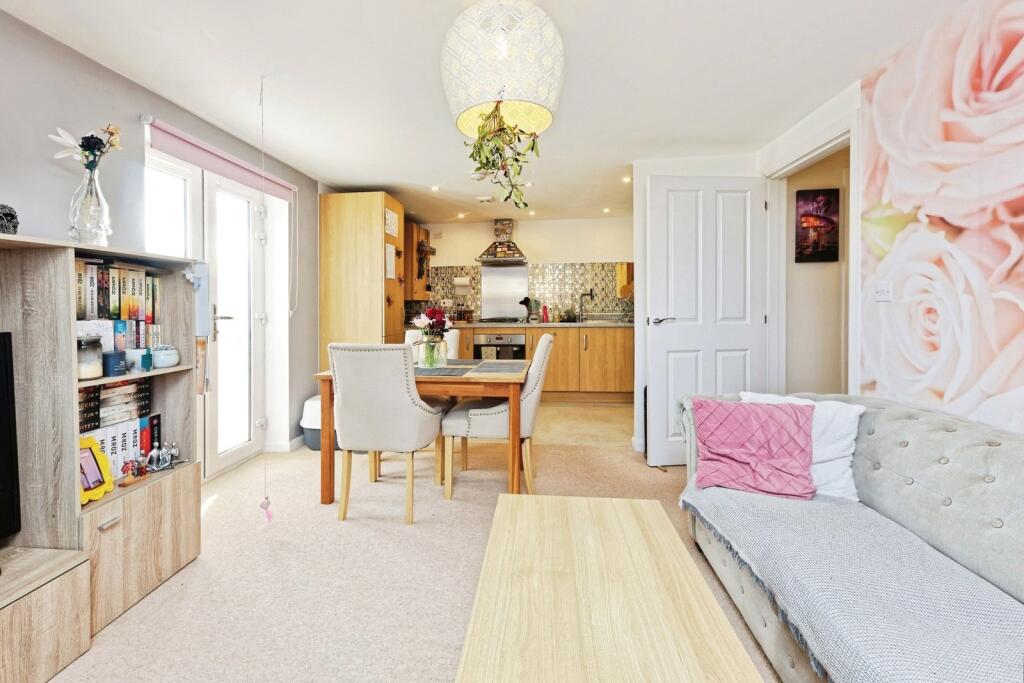 Apartment in Dover, Aylesham - View 3
