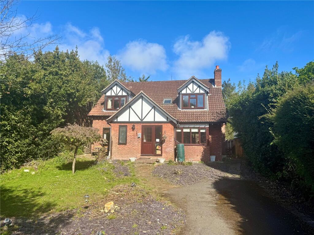 Main image of property: Oakwood Avenue, New Milton, Hampshire, BH25